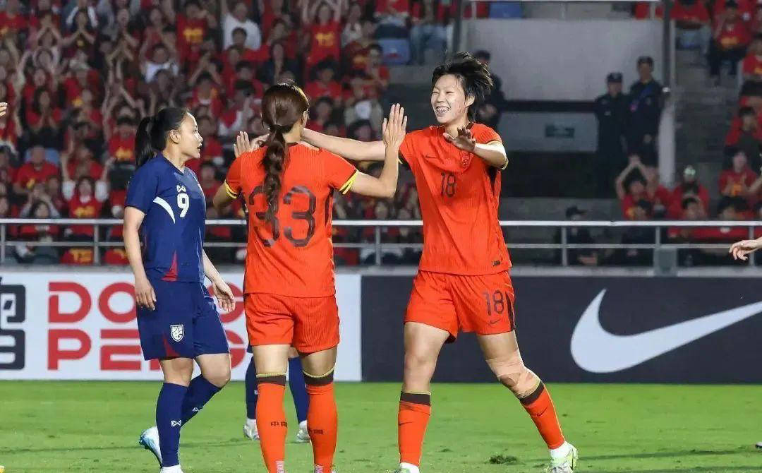 包含中国女足极具潜力，连胜在望的词条