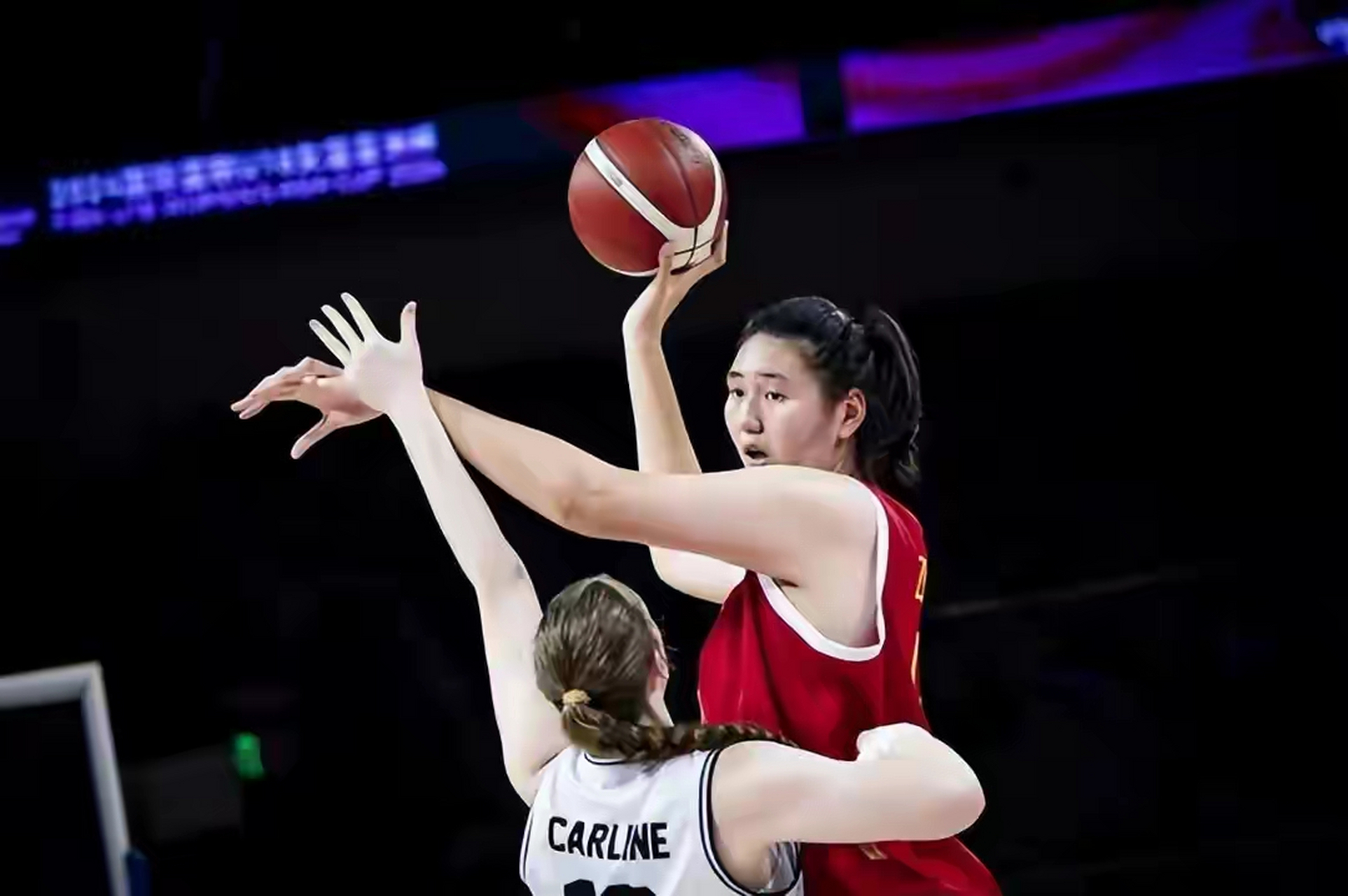 女篮球队勇夺国际杯冠军，为国女篮争光