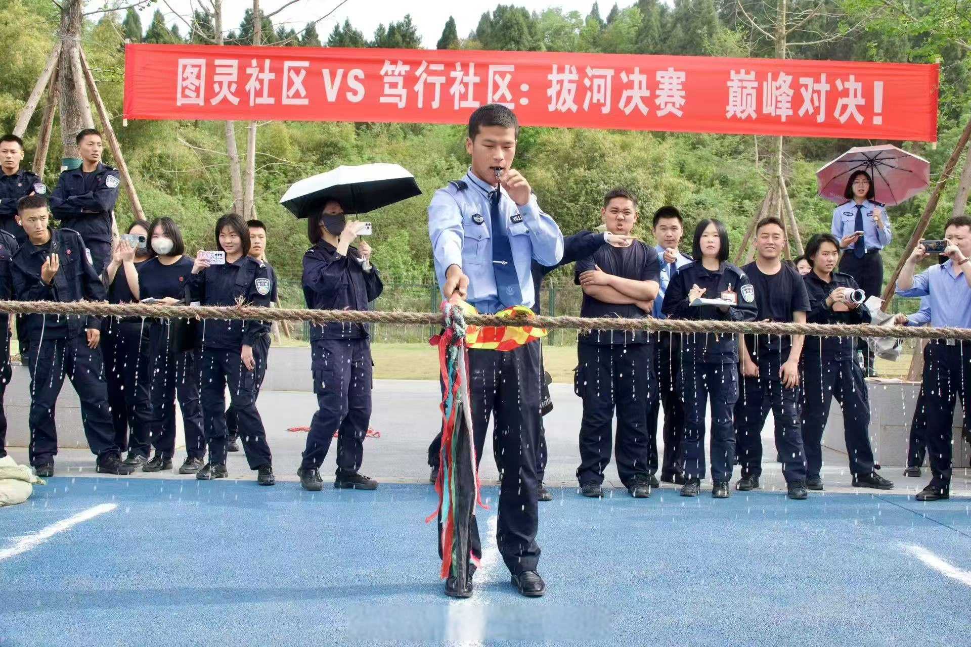 战斗氛围浓厚，比赛中双方队员体现出了团队合作精神