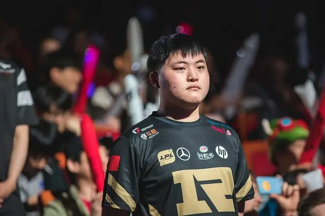 NS力克C9，Uzi完成史诗逆转激烈交锋四强赛，引爆全场热议
