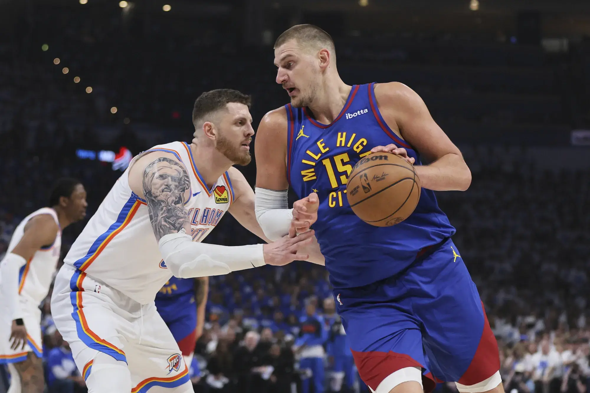 掘金队前锋伤势恶化，季后赛前景堪忧