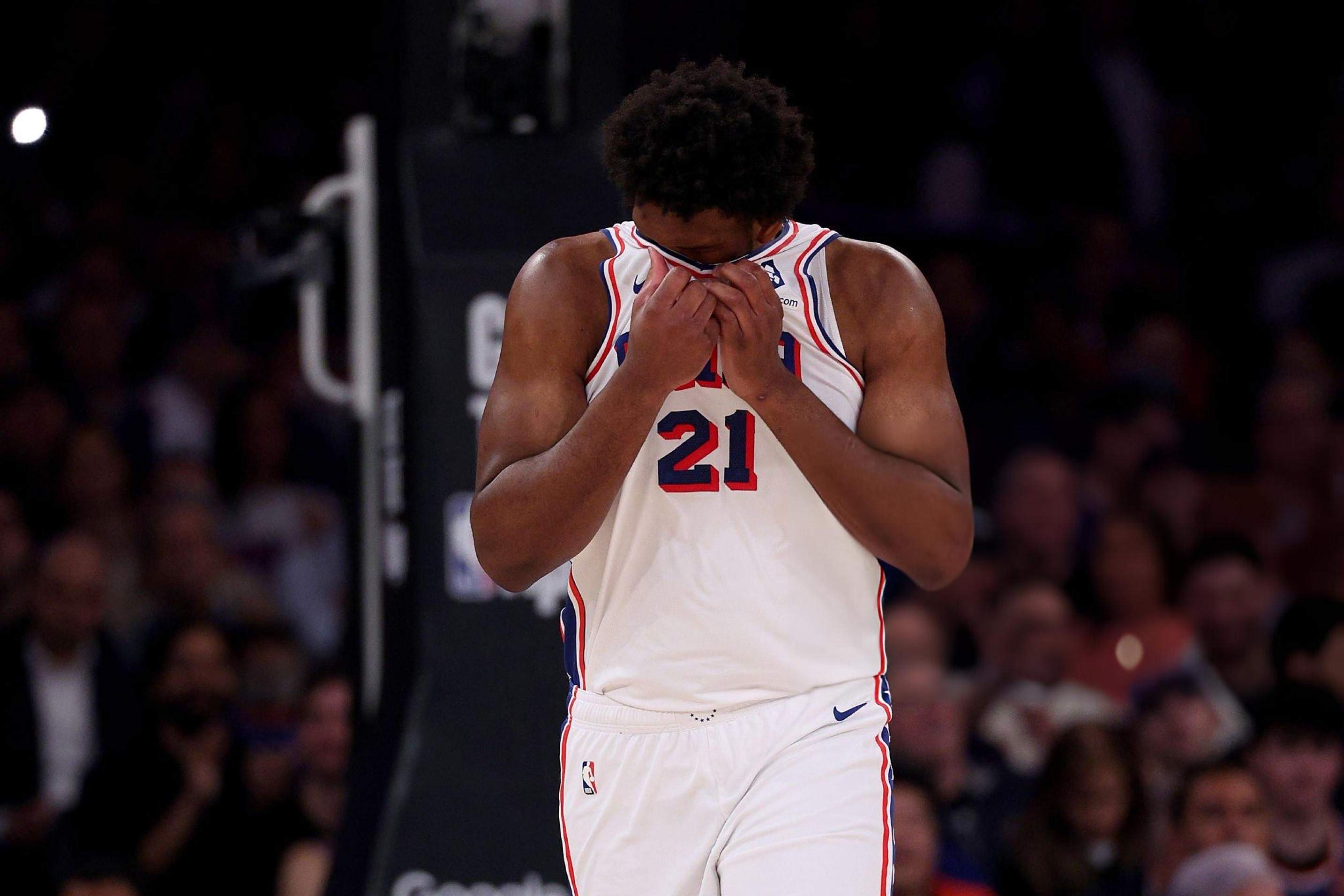 恩比德手感火爆,76人险胜篮网 恩比德手感火爆,76人险胜篮网