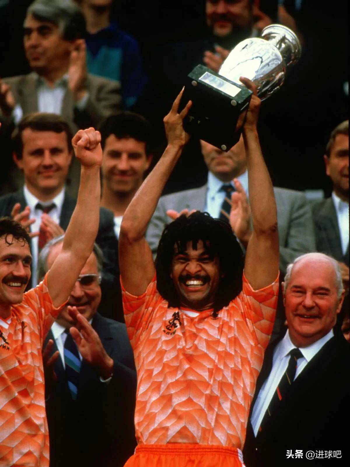 荷兰队成功晋级,欧锦赛四强梦想照进现实 荷兰队成功晋级,欧锦赛四强梦想照进现实