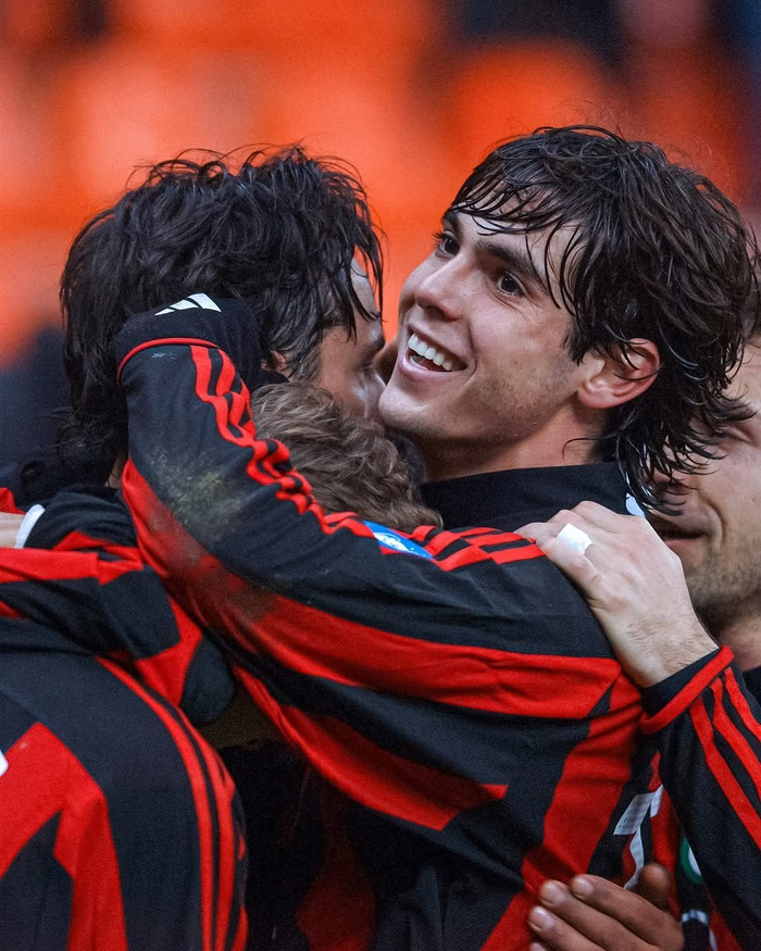 意甲豪门卡卡burdi战况激烈