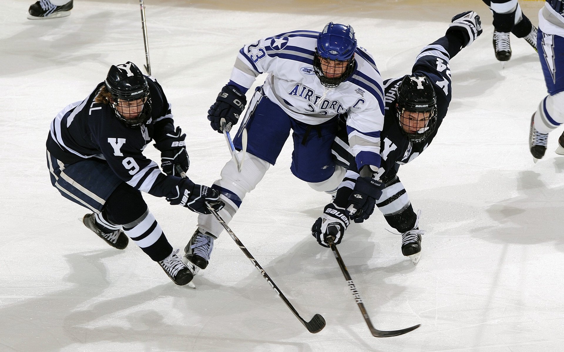 蓝军铁骑碾过多特蒙德，萨拉赫一传一射定乾坤
