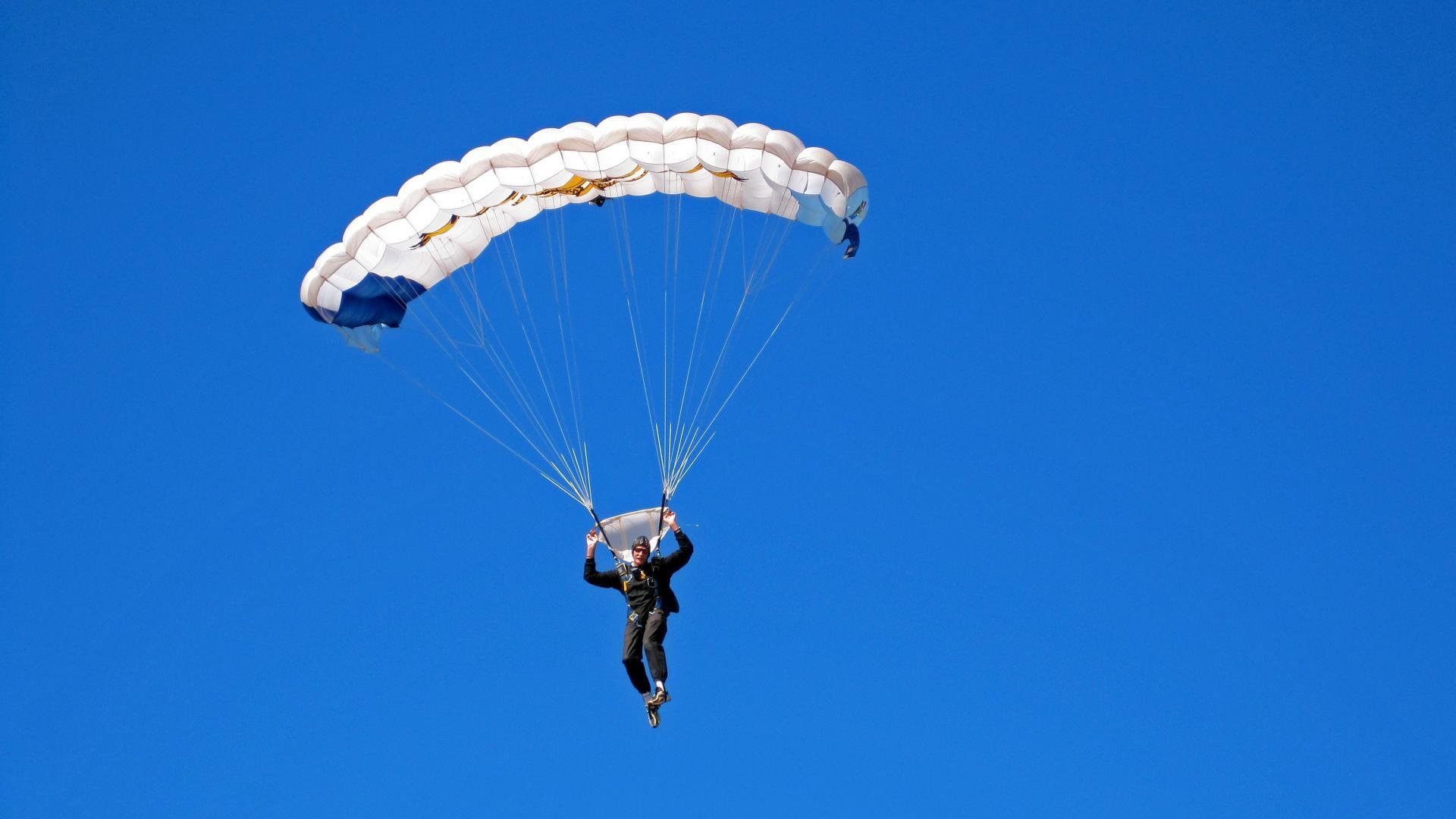冷门还是觉醒？威廉姆斯绝地逆转，勒克莱尔带队终结红牛霸权