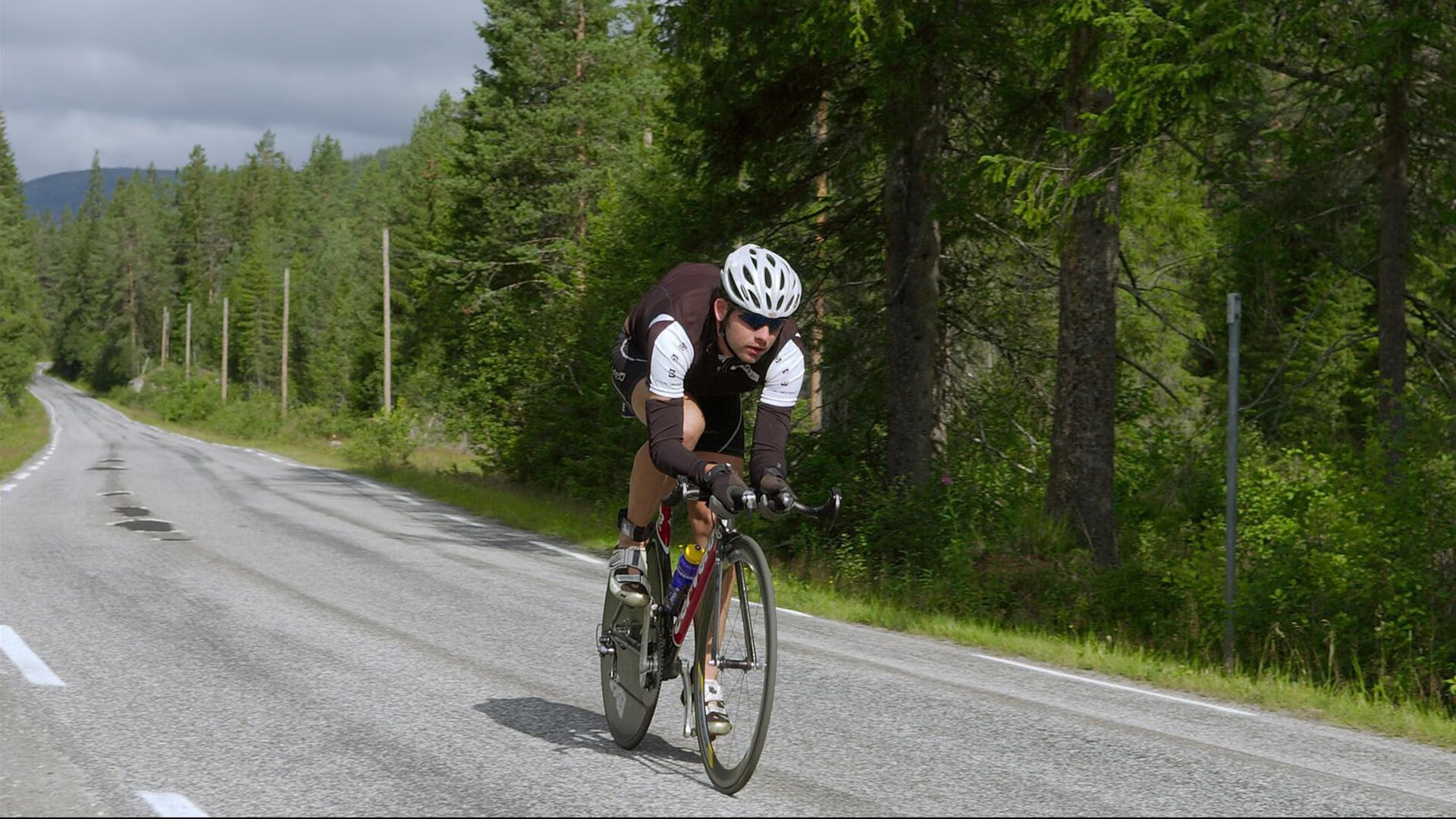 冰冷引擎与灼热意志,雷诺精密战术下,汉密尔顿献上无冠的伟大演出